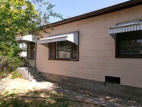 Building Photo - Newly Remodeled 2 Bedroom 1 Bath Home in S...