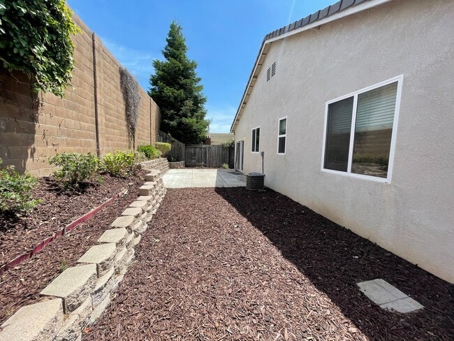 Building Photo - 3976 Anastasia Ln