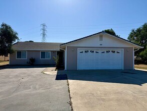 Building Photo - 3 Bed 2 Bath Country Home