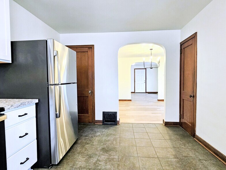 Building Photo - 225 Arch St