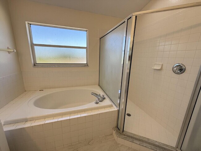 Building Photo - Beautifully remodeled 6 bedroom - 3 bath home in Summerfield Village