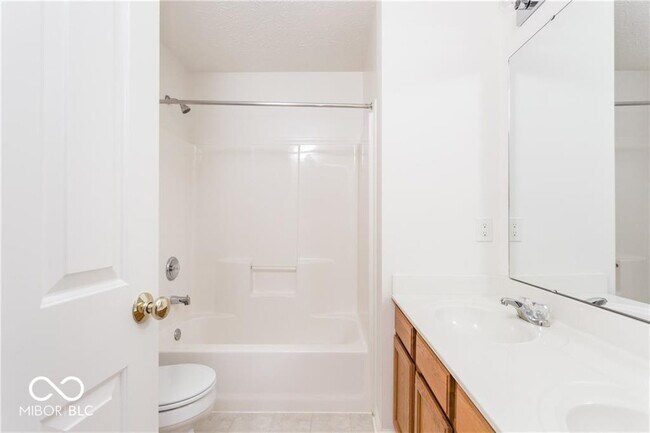 Building Photo - 13800 Stanford Dr