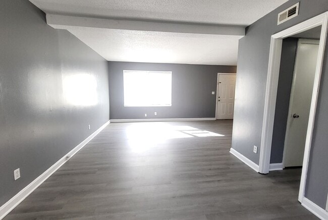 Building Photo - Three Bedroom Townhouse for Rent in Spartanburg SC with Move-In Special!