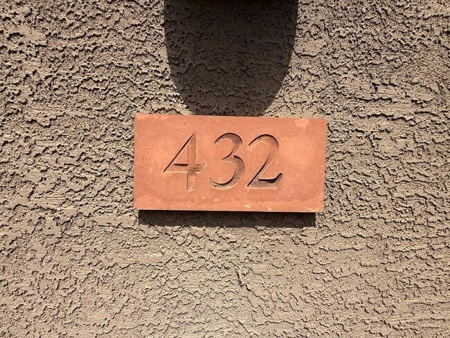 Building Photo - 432 W Carob Dr