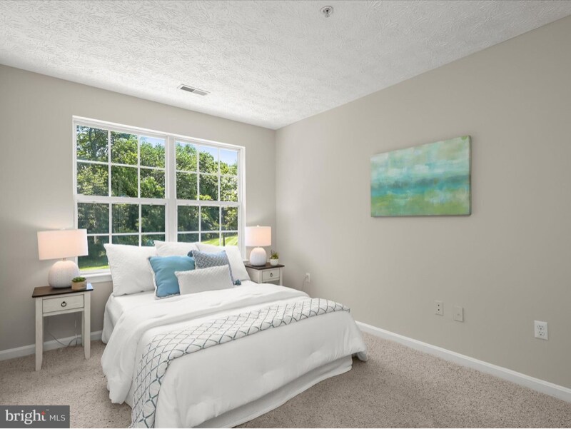 Building Photo - 10 Ironstone Ct