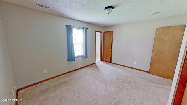 Building Photo - 1043 Shirley Dr