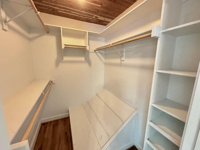 Building Photo - 4 Bedroom | 3 Bathroom Raleigh Home with F...