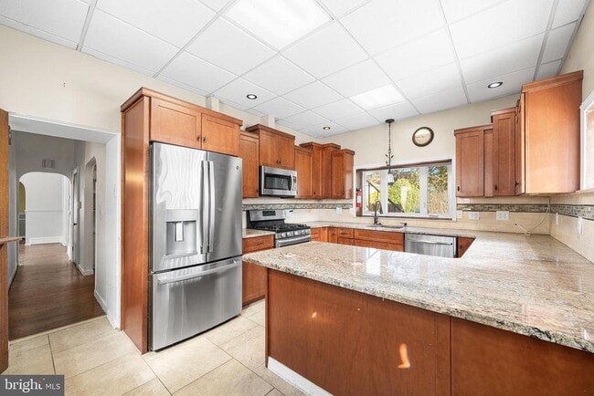 Building Photo - 7301 Chestnut Ave