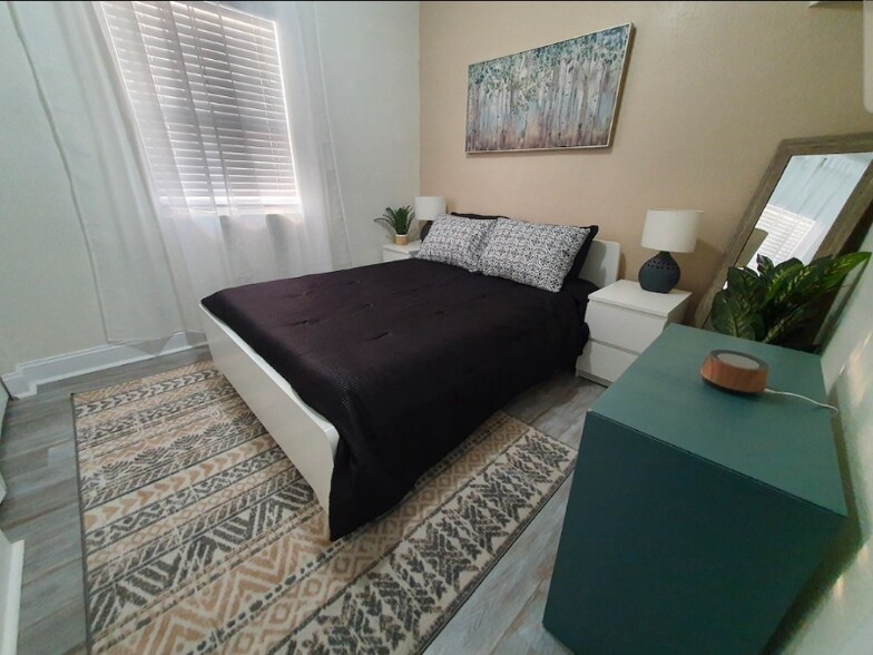 Building Photo - 2506 E 28th Ave