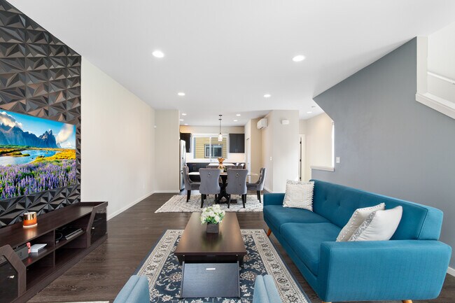 Building Photo - 9834-9811 11th Ave SW