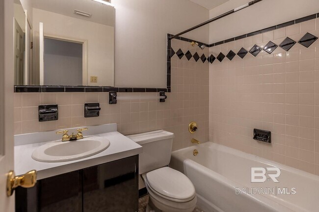 Building Photo - 607 Spanish Main