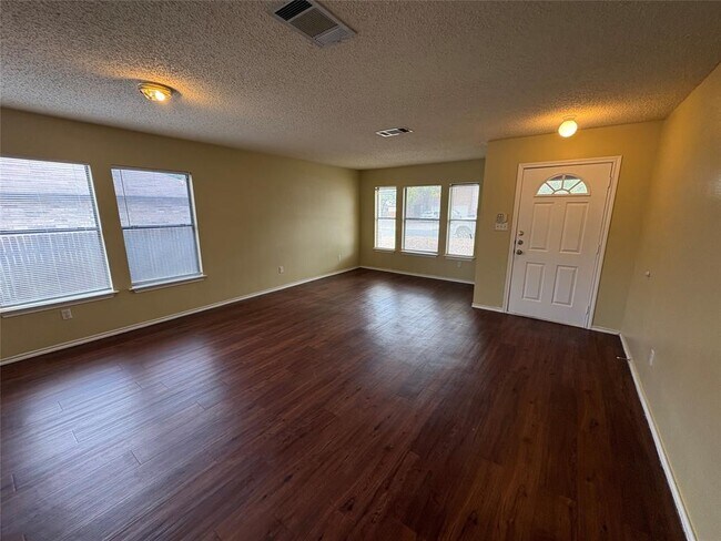 Building Photo - 7908 Rosenberry Dr