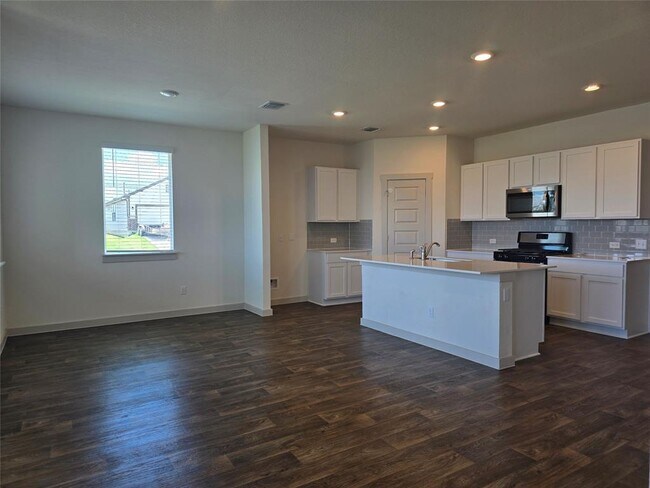 Building Photo - 200 Lavaca River Ln