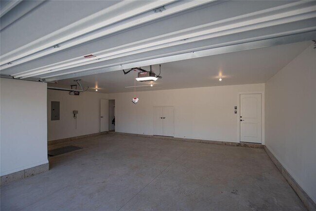Building Photo - 8800 Tyrion Dr