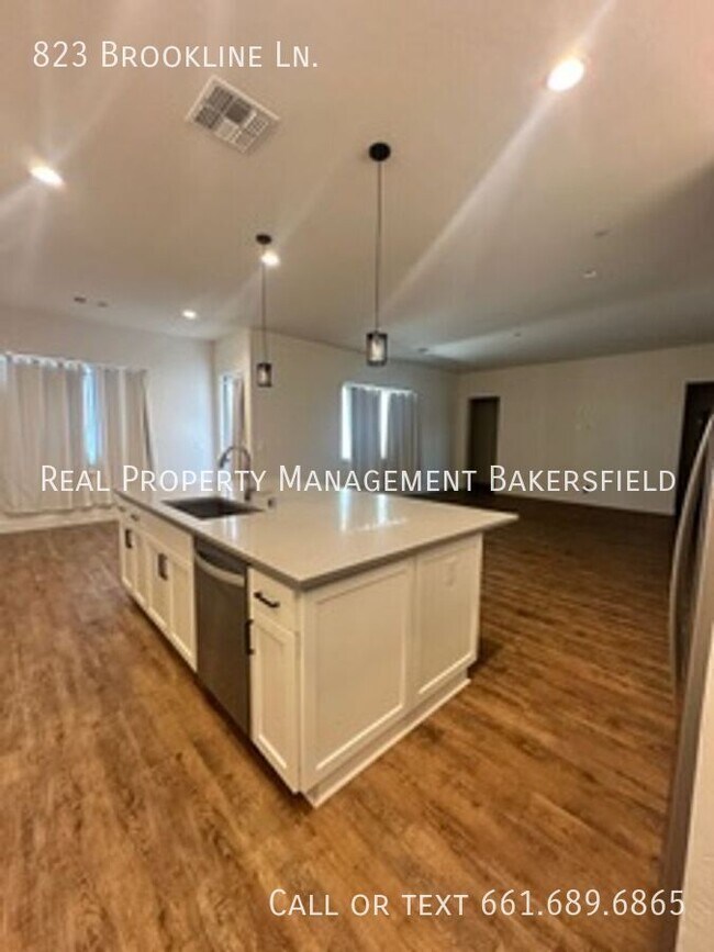Building Photo - 823 Brookline Ln