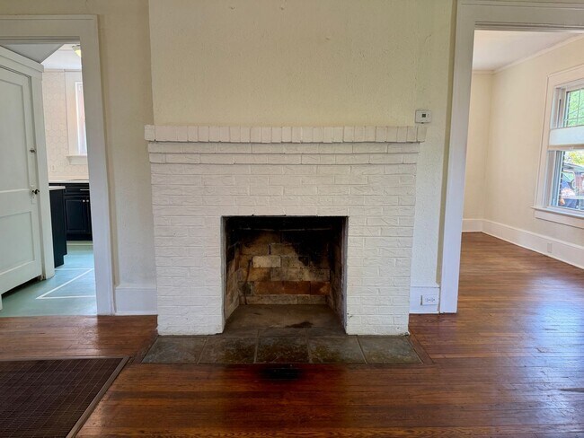 Building Photo - Central - Beautiful 1920's Traditional Brick Home, Newly Renovated