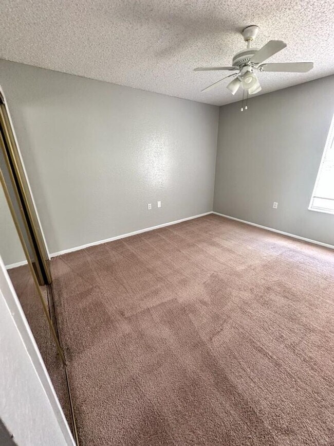Building Photo - **For Sale** Images Circle Unit 207