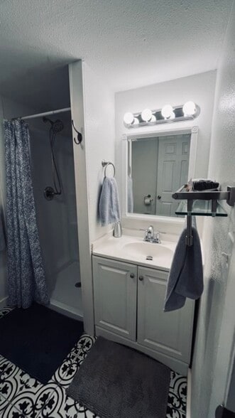 Building Photo - 360 Columbia St NE