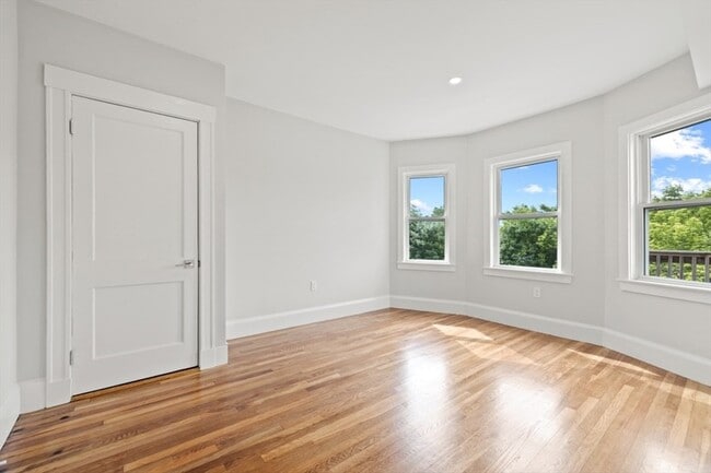 Building Photo - 580 Ashmont St