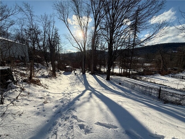 Building Photo - 23 Burton St