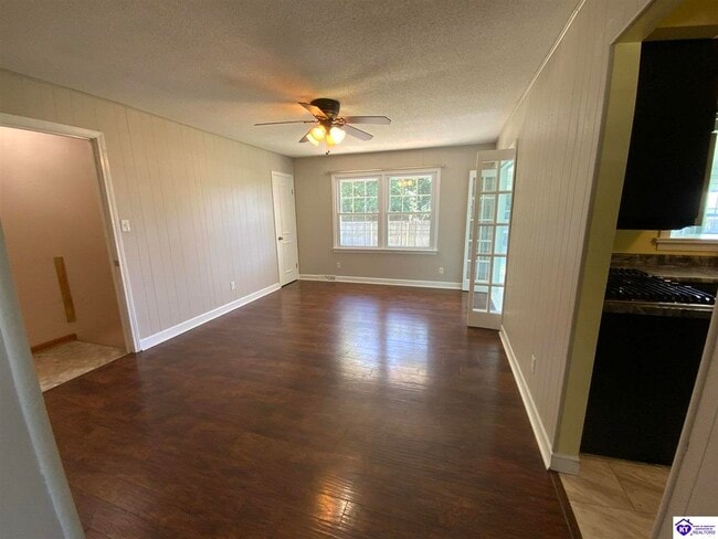 Building Photo - 408 W Crocus Dr