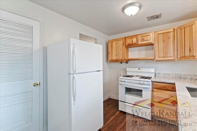 Building Photo - 2 Bedroom 1 Bath Duplex in Riverdale