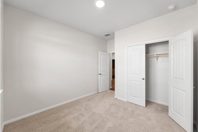 Building Photo - 225 Caddo Bnd