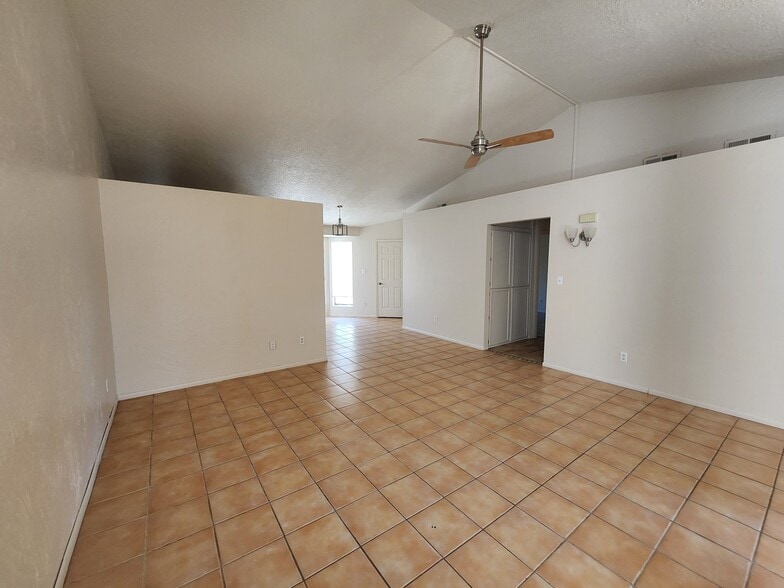 Building Photo - 4609 Fairfax Dr NW