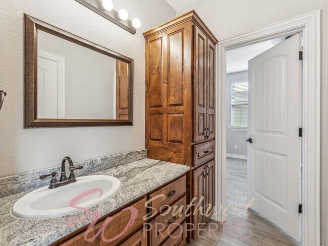 Building Photo - Stunning 5 bedroom, 3.5 bath in Elk Ridge Estates!