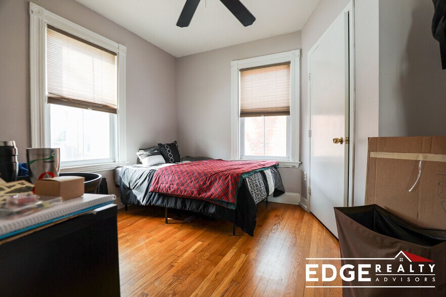 Building Photo - 11 Frederika St