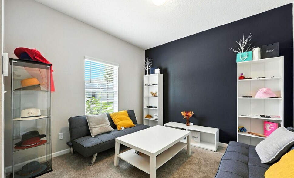 Building Photo - 2127 Sweet Pine Ct
