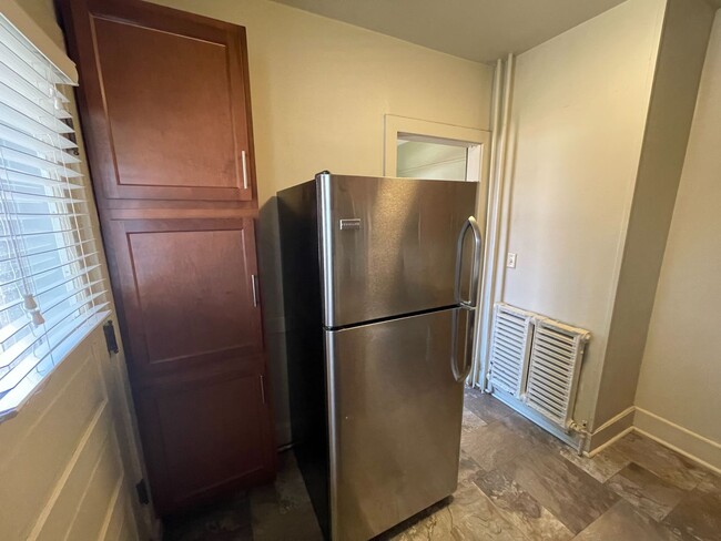 Building Photo - 715 S Phillips Ave