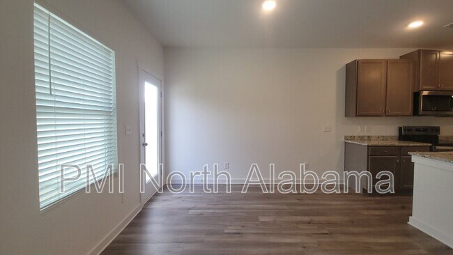 Building Photo - 7589 Discovery Pt Dr NW