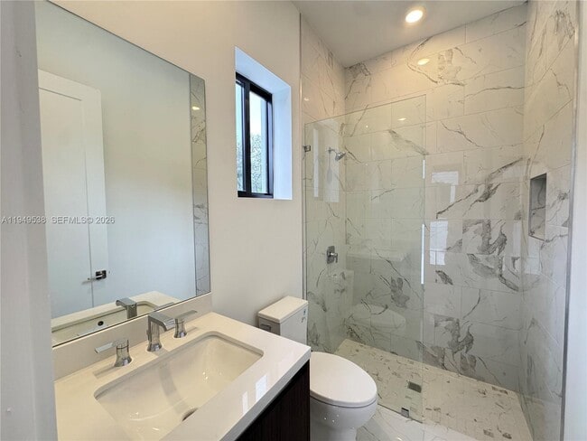 Building Photo - 19670 NE 14th Ct