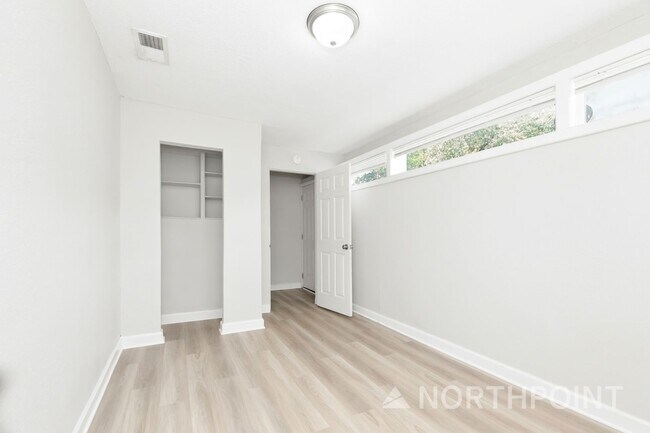 Building Photo - 3 BR/1BA | Newly Renovated Single Family Home |  Fenced backyard | In Jacksonville!