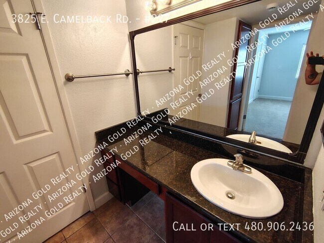 Building Photo - 3825 E Camelback Rd