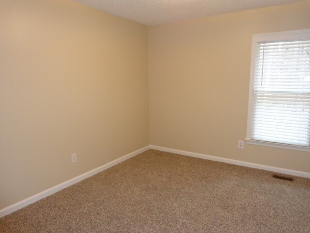 Building Photo - 1728 Victoria Way NW