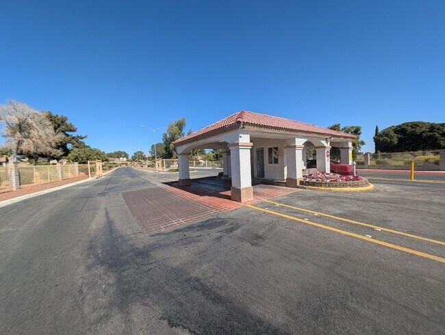 Building Photo - 5117 Kingsbridge