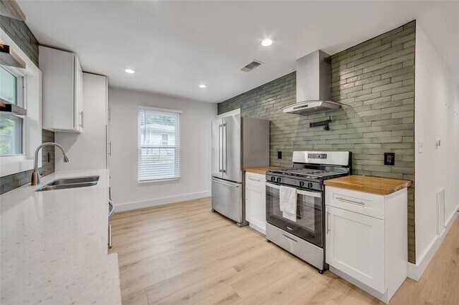 Building Photo - 8814 Laverty Pl