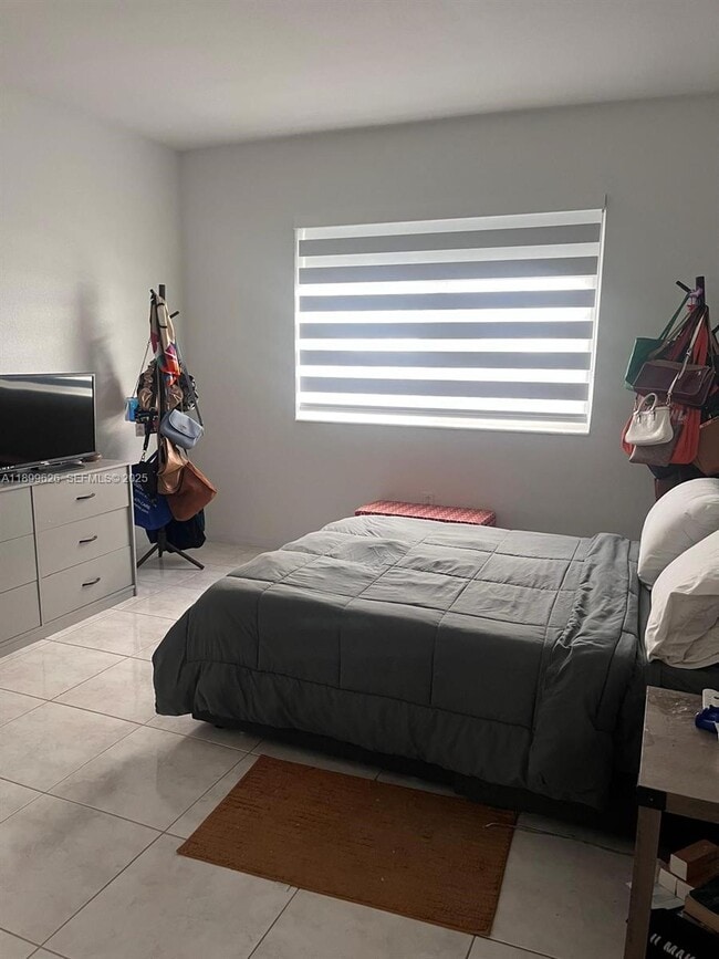 Building Photo - 1880 S Treasure Dr