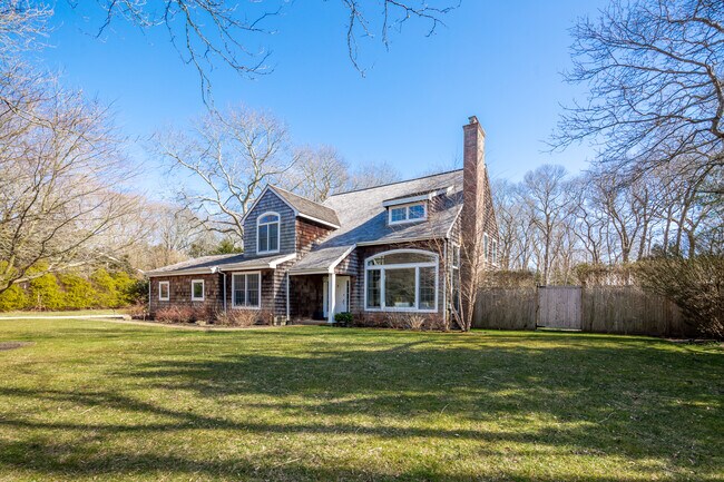 Primary Photo - 8 Horseshoe Dr