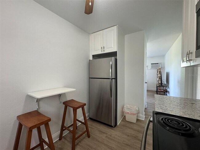 Building Photo - 487 1st St S