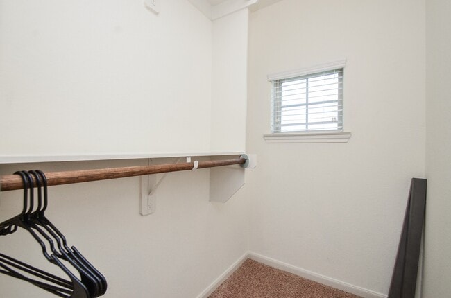 Building Photo - 1627 Summer City Dr