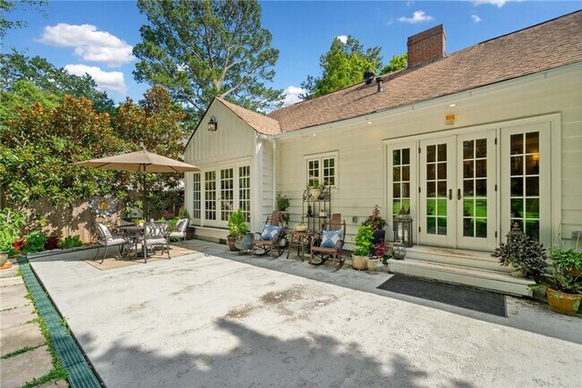 Building Photo - 970 Lindbergh Drive NE