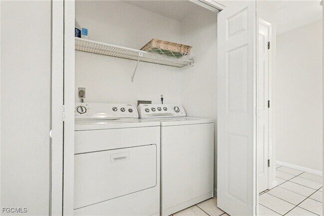 Building Photo - 4528 SE 5th Pl