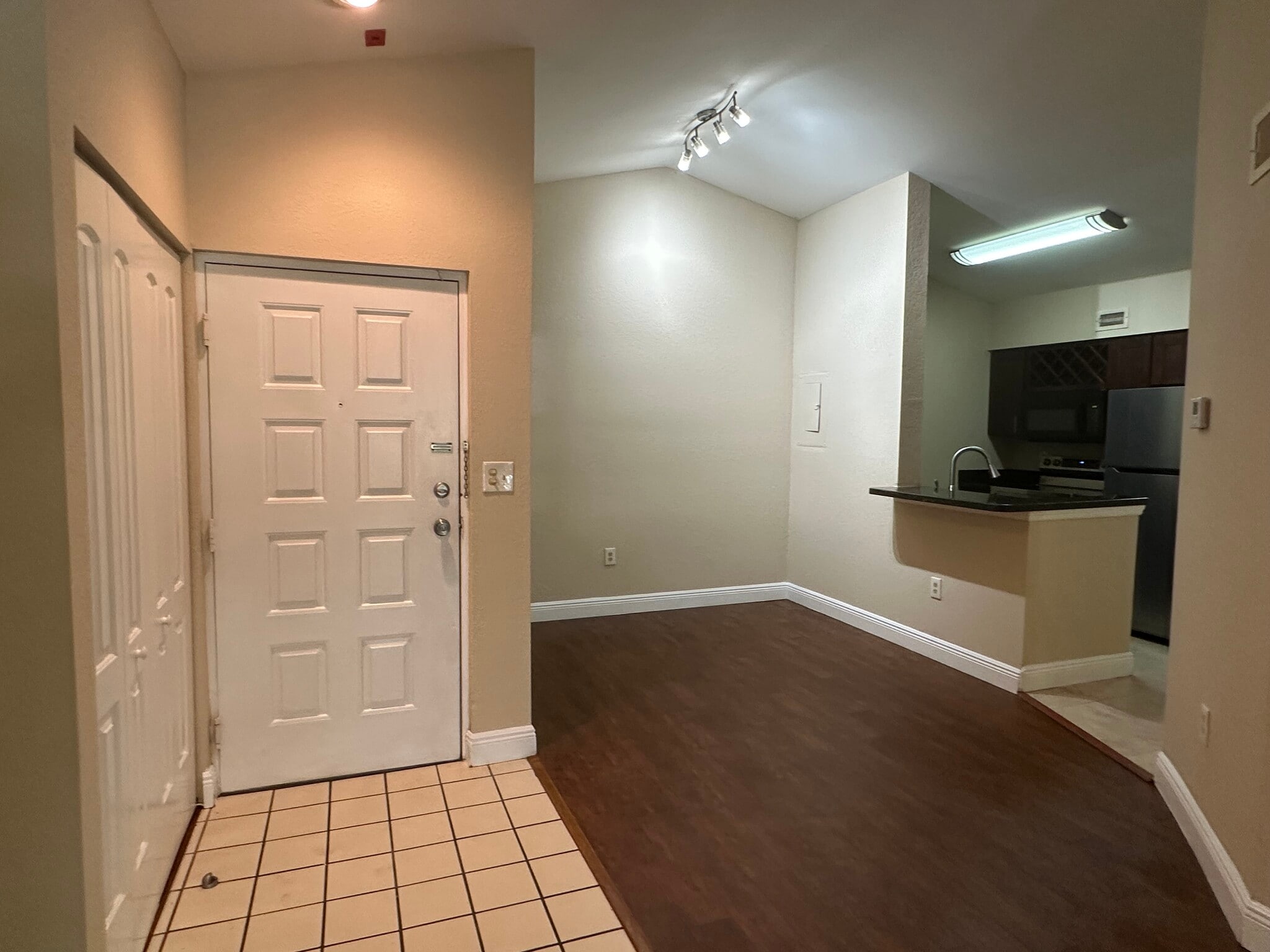 Building Photo - 2850 N Oakland Forest Dr