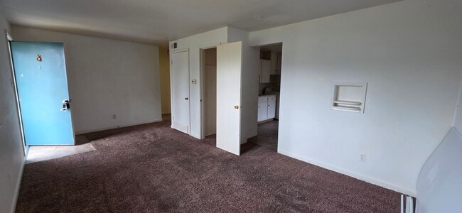 Building Photo - 250 Cribbon Ave