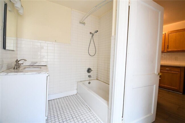 Building Photo - 8207 Freret St