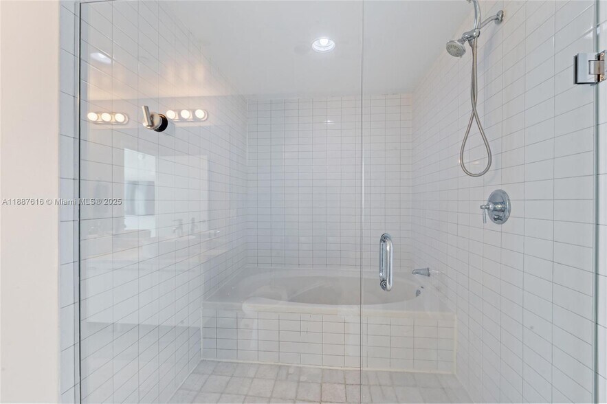 Building Photo - 888 Biscayne Blvd