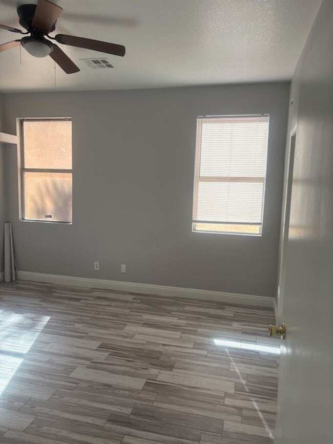 Building Photo - one story house with 3 bedrooms